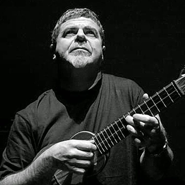 Gustavo Santaolalla vaza acidentalmente novas edições de The